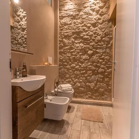 La Casa Rosa Терни